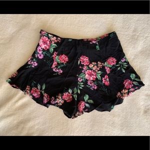 Floral shorts Size Small